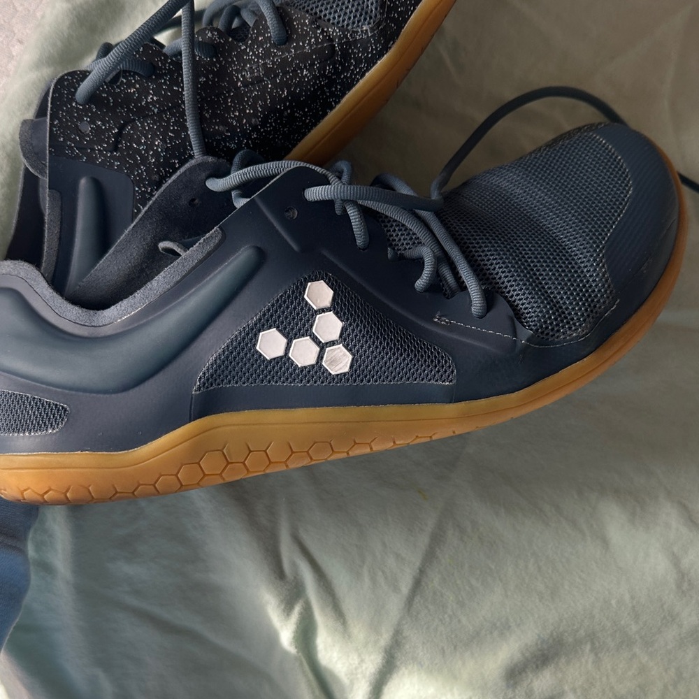 Vivobarefoot tennis shoes. Size eu 40. Men’s 7.5/womens 9 - Picture 3 of 5